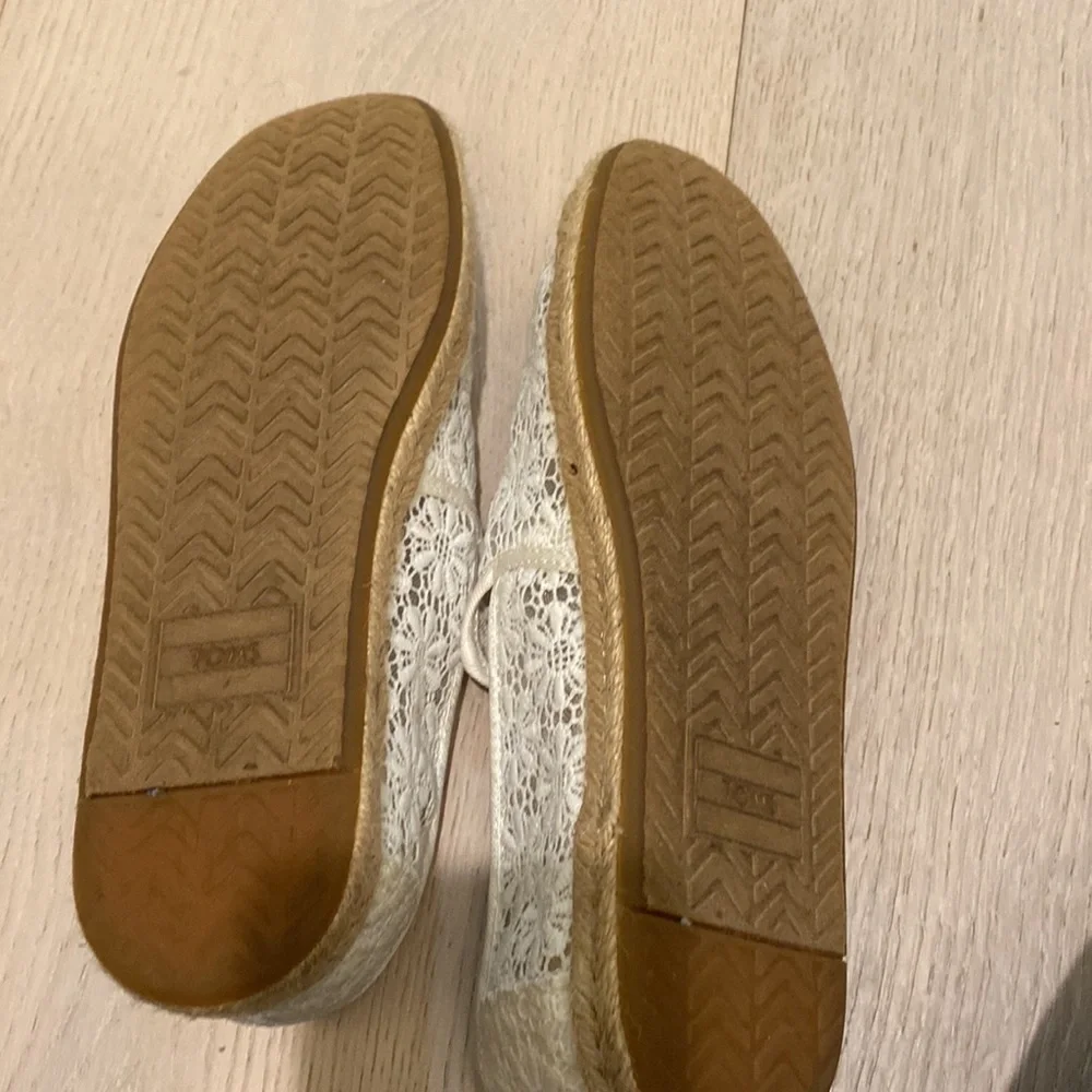 Toms - Picture 4 of 5